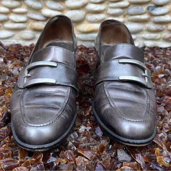 Preveta Silver Metallic Leather Loafers w/Silver Buckle Accent. Size 7.5B Italy - Picture 6 of 8
